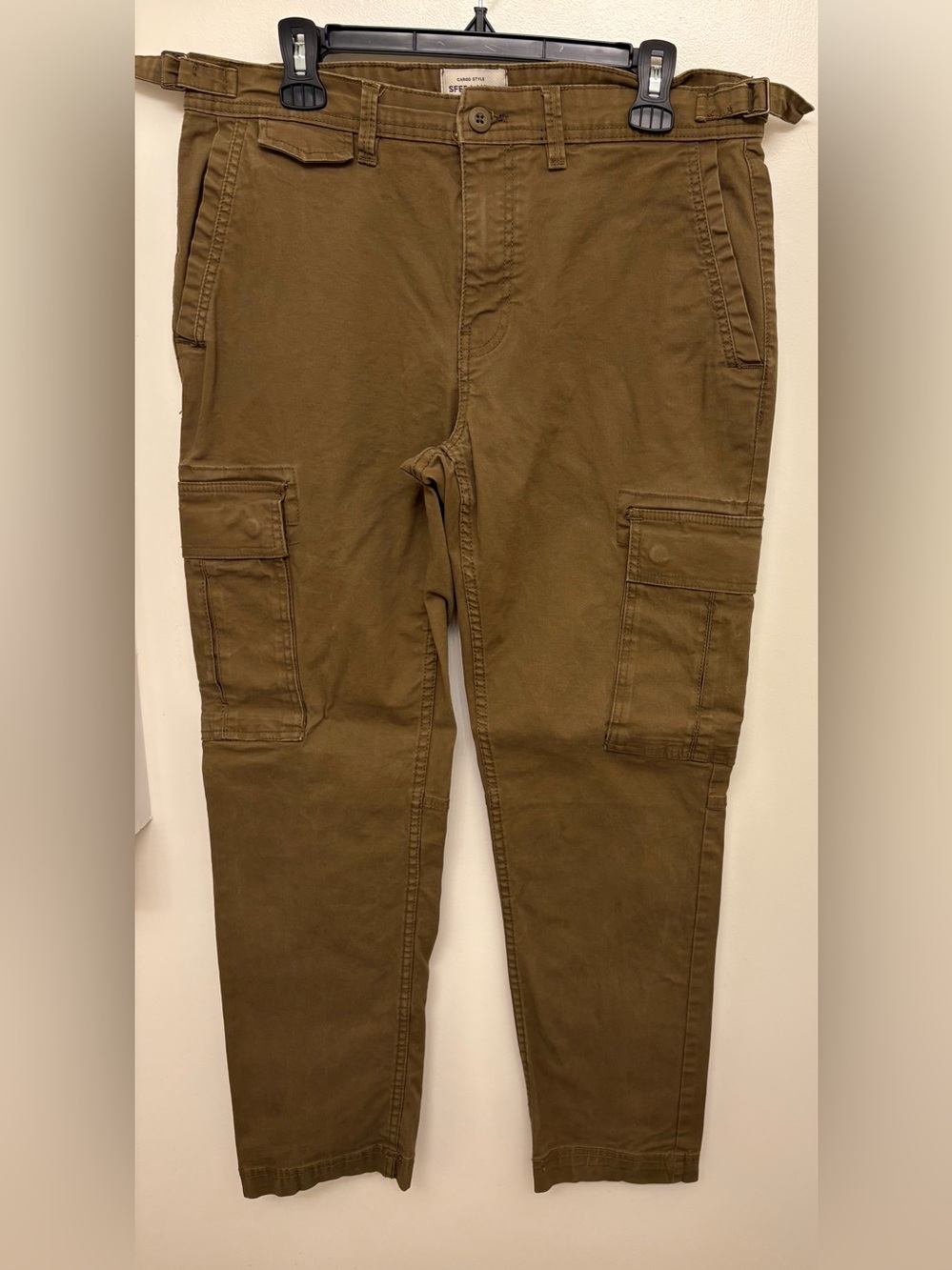 Men's Slim Cargo Pants in Olive Brown